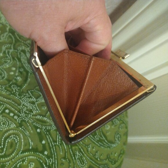 Louis Vuitton Monogram Kiss-lock Coin and Card Wallet - Picture 10 of 15